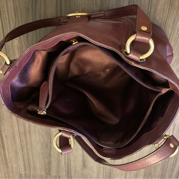 Burgundy Coach bag minimal signs of wear - Picture 5 of 11